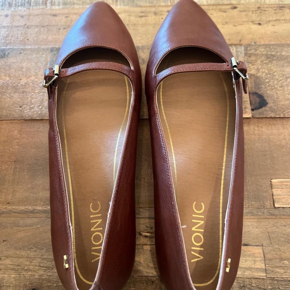 Vionic Women's Mocha Delilah Flats with Buckle Detail